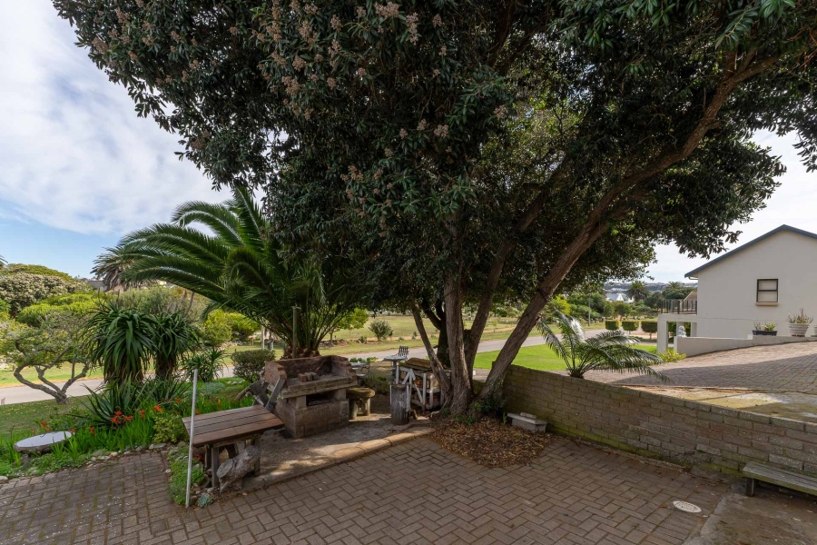 4 Bedroom Property for Sale in Stilbaai Oos Western Cape
